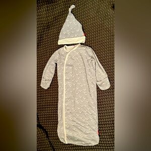 Magnetic Me Newborn Gown and Hat Set Gray Gull Pattern NWOT